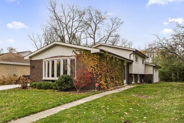 1050 Devonshire CT,  Highland Park,  IL 60035