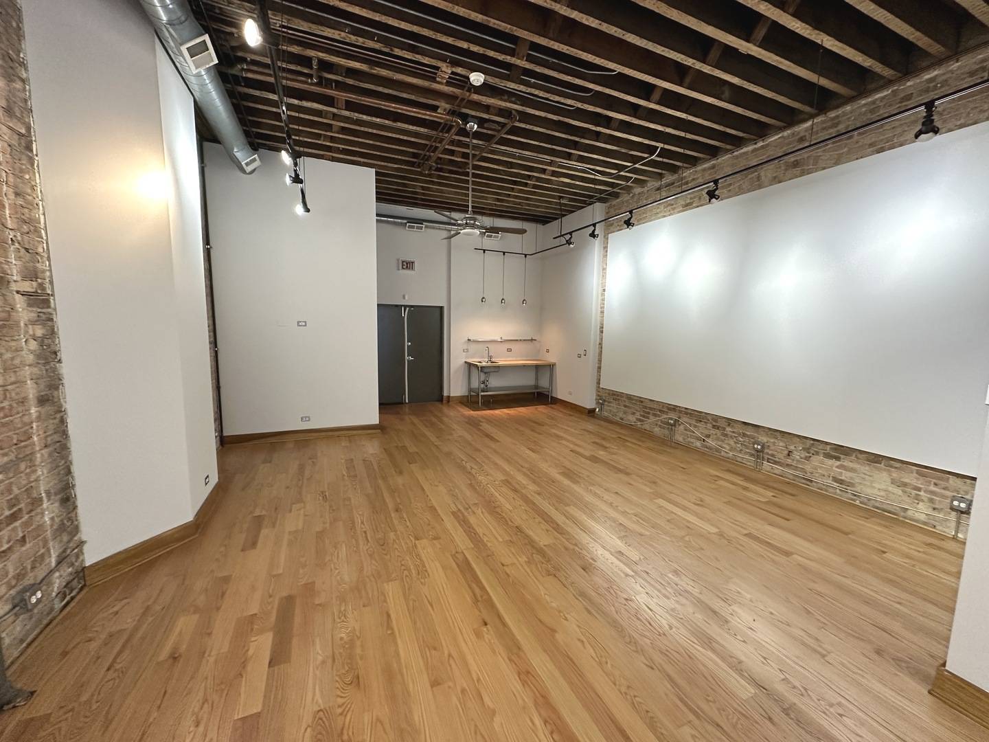 Chicago, IL 60642,1433 W Chicago AVE