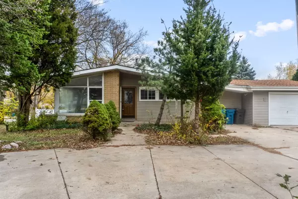 19W682 Army Trail BLVD, Addison, IL 60101