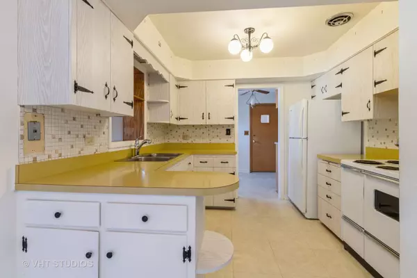 Mount Prospect, IL 60056,1106 W Central RD