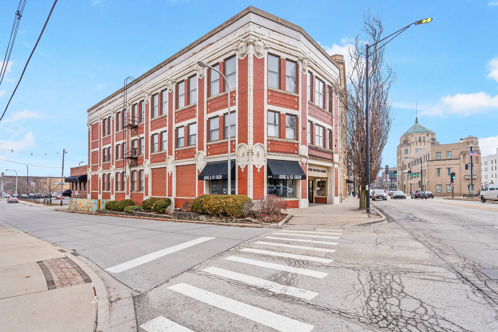 Champaign, IL 61820,41 E. University AVE
