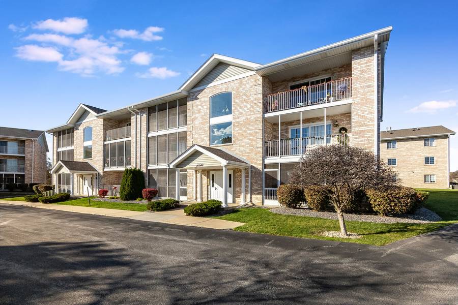 16048 Crystal Creek DR #2B, Orland Park, IL 60462