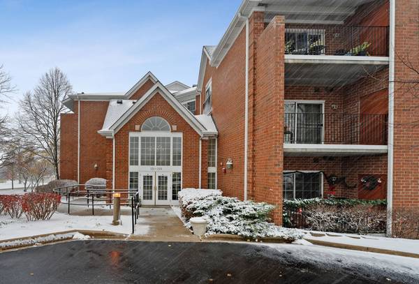 131 Hunt Club DR #131, St. Charles, IL 60174