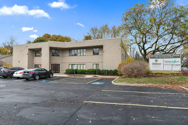 Elgin, IL 60123,472 N MCLEAN BLVD #201-202