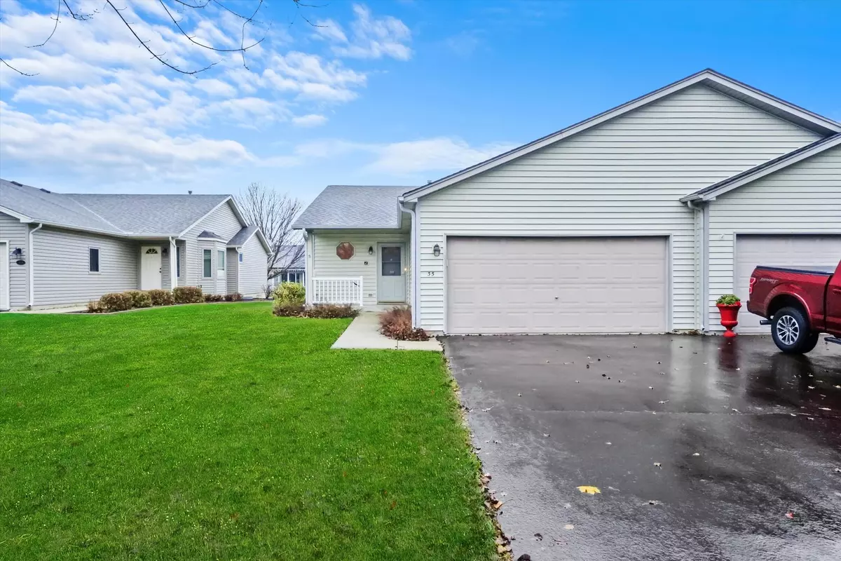 North Aurora, IL 60542,35 S Walnut DR
