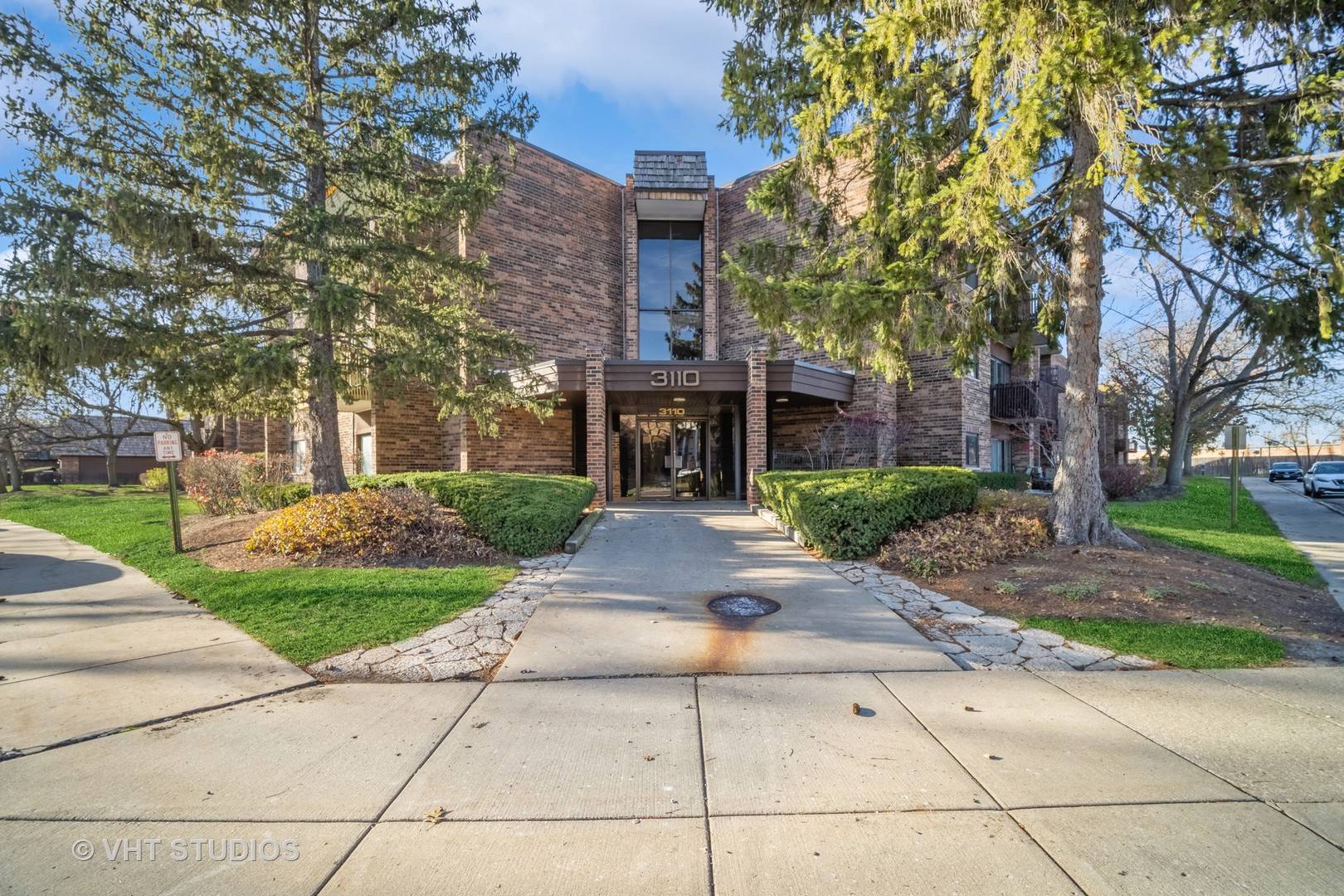 Northbrook, IL 60062,3110 Pheasant Creek DR #109