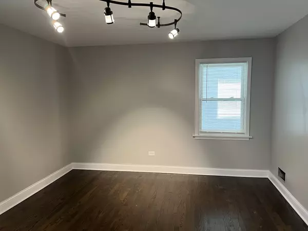 Chicago, IL 60617,8155 S Essex AVE