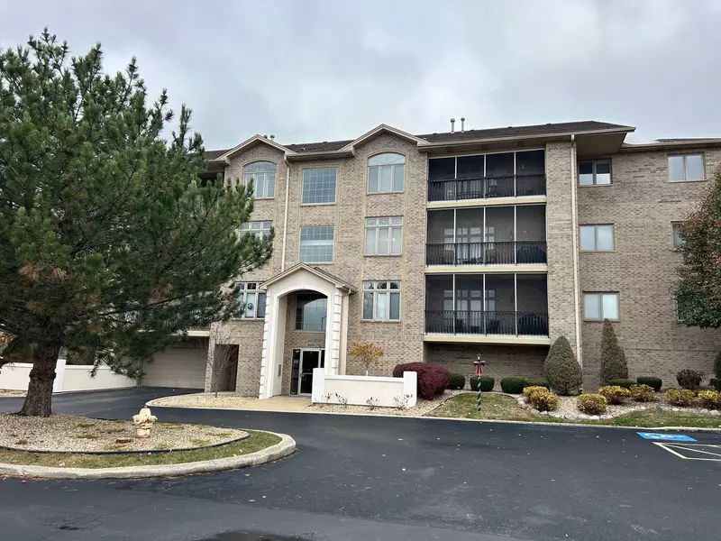 18630 Pine Lake DR #2A, Tinley Park, IL 60477