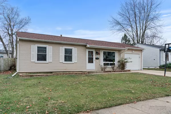 125 Seton PL, Streamwood, IL 60107