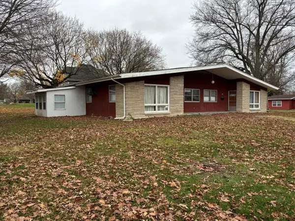 420 & 422 E Iroquois ST, Sheldon, IL 60966