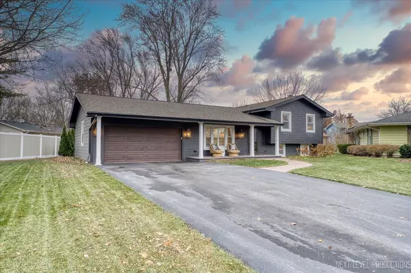 Geneva, IL 60134,1704 Radnor CT