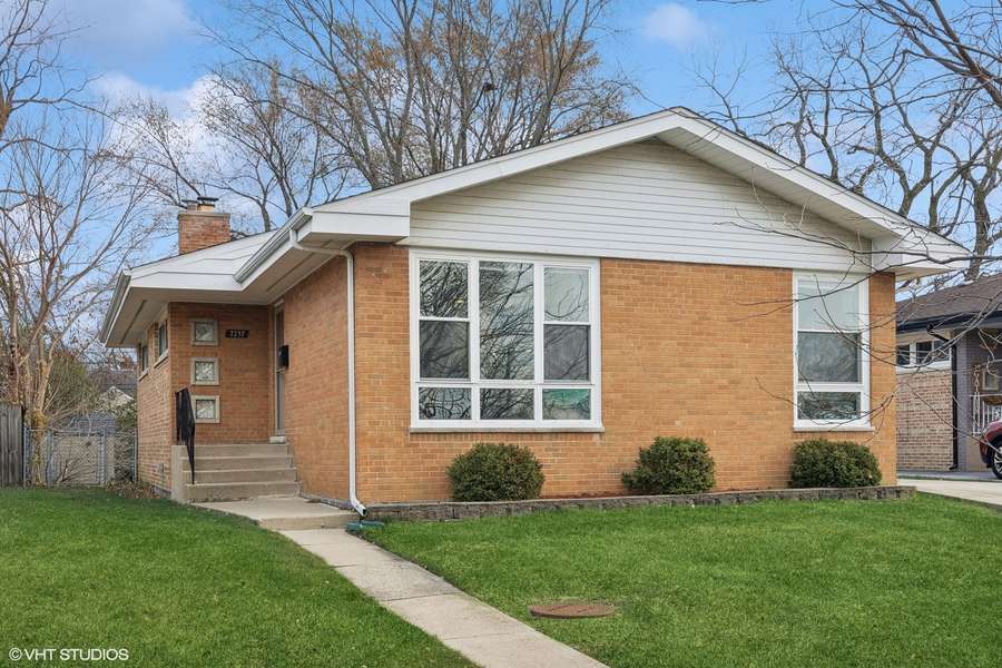 7237 N Keating AVE, Lincolnwood, IL 60712