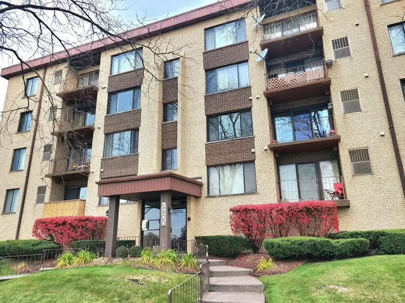 5800 W 105th ST #4C, Oak Lawn, IL 60453