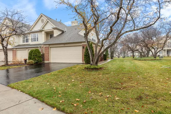 Bartlett, IL 60103,449 Cromwell CIR #4