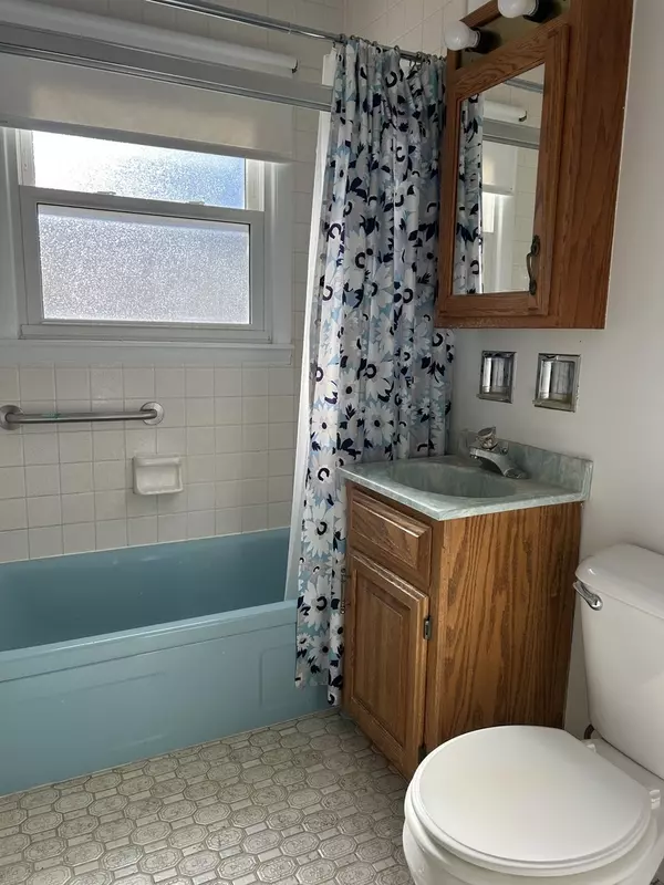 Arlington Heights, IL 60005,1315 S Highland AVE