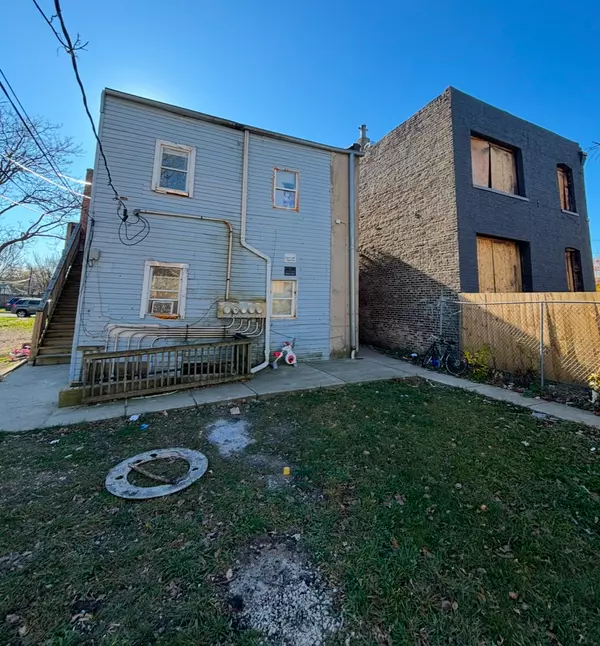 Chicago, IL 60624,3920 W Huron ST