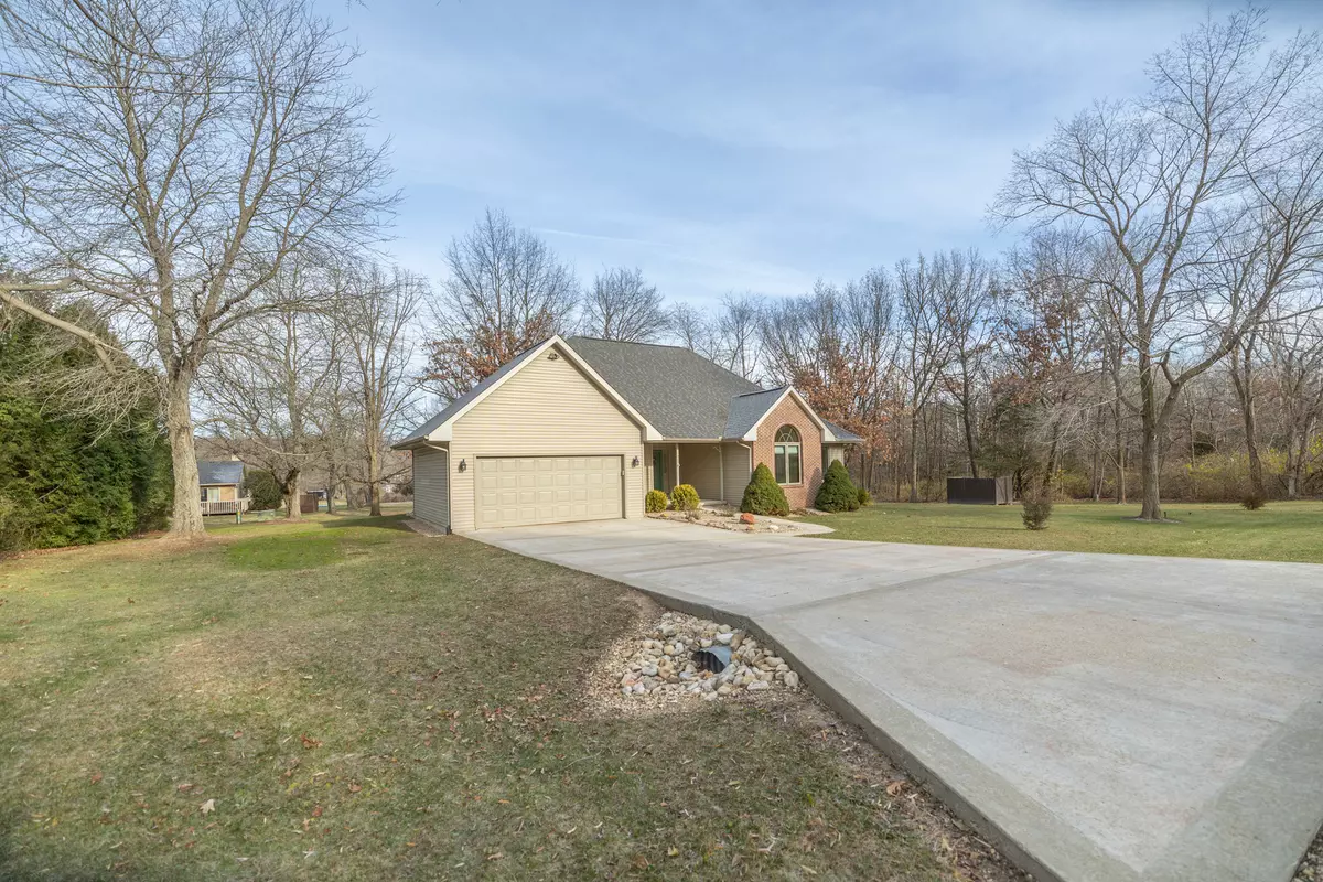 Dixon, IL 61021,307 Portage LN