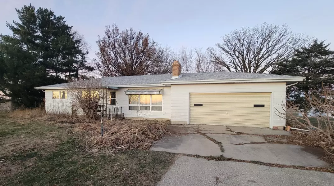 1258 Inlet RD, Amboy, IL 61310