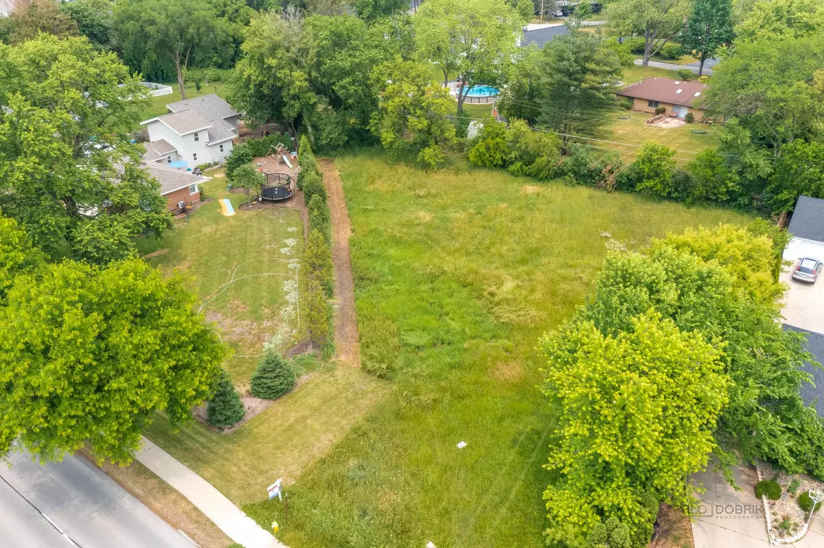 Mount Prospect, IL 60056,108 N Meadow LN