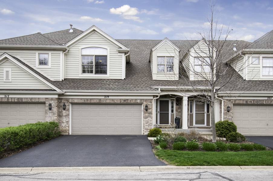 219 Wildflower LN, La Grange, IL 60525