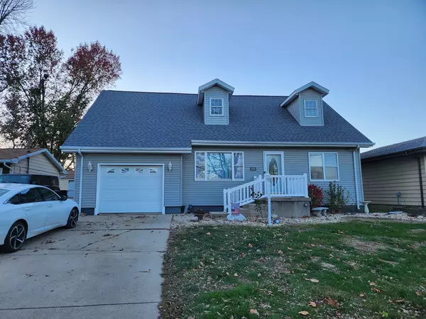 227 Palmer AVE, Lincoln, IL 62656