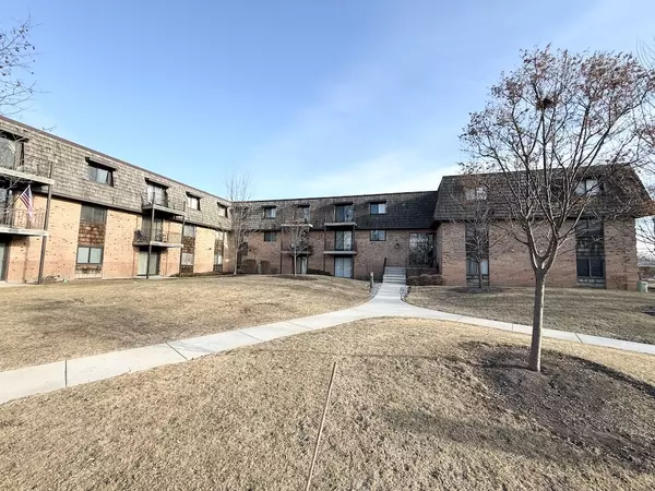 1 Oak Creek DR #1304, Buffalo Grove, IL 60089