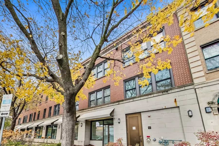 2611 Prairie AVE, Evanston, IL 60201