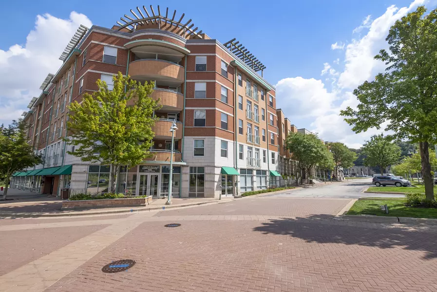 400 VILLAGE CIRCLE DR #308, Willow Springs, IL 60480