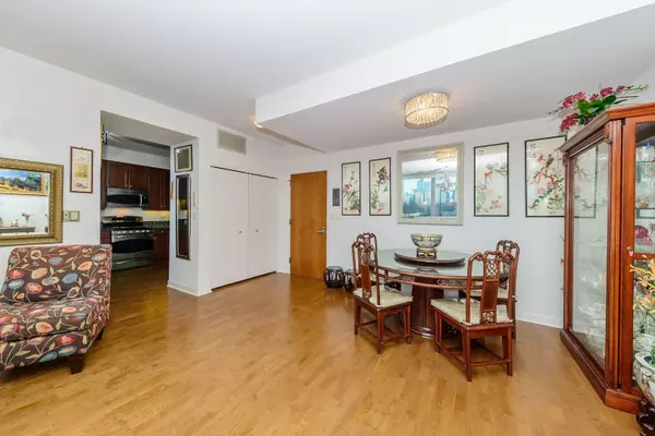 Chicago, IL 60605,1201 S Prairie AVE #402