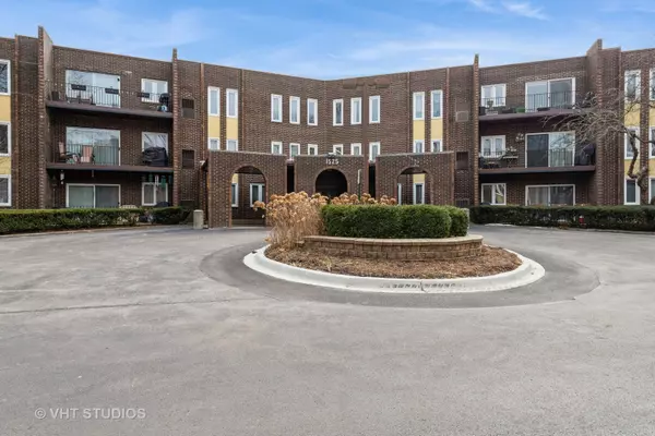 Wheeling, IL 60090,1525 Sander CT #317