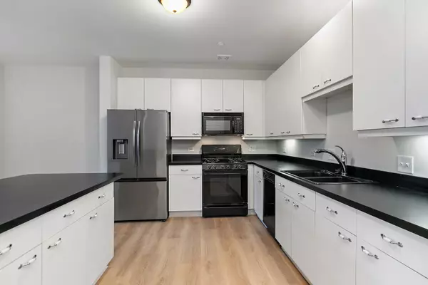 Wheeling, IL 60090,640 McHenry RD #303