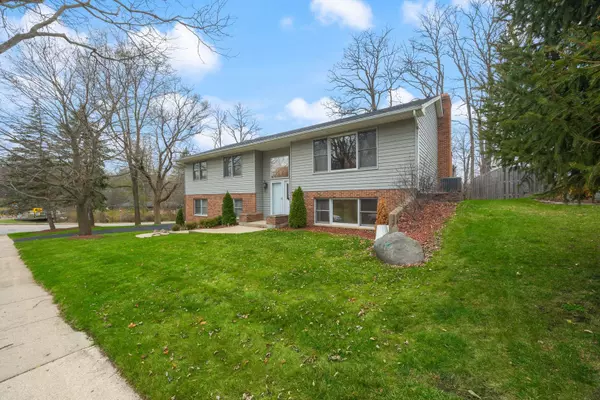 Fox River Grove, IL 60021,727 OLD HUNT RD
