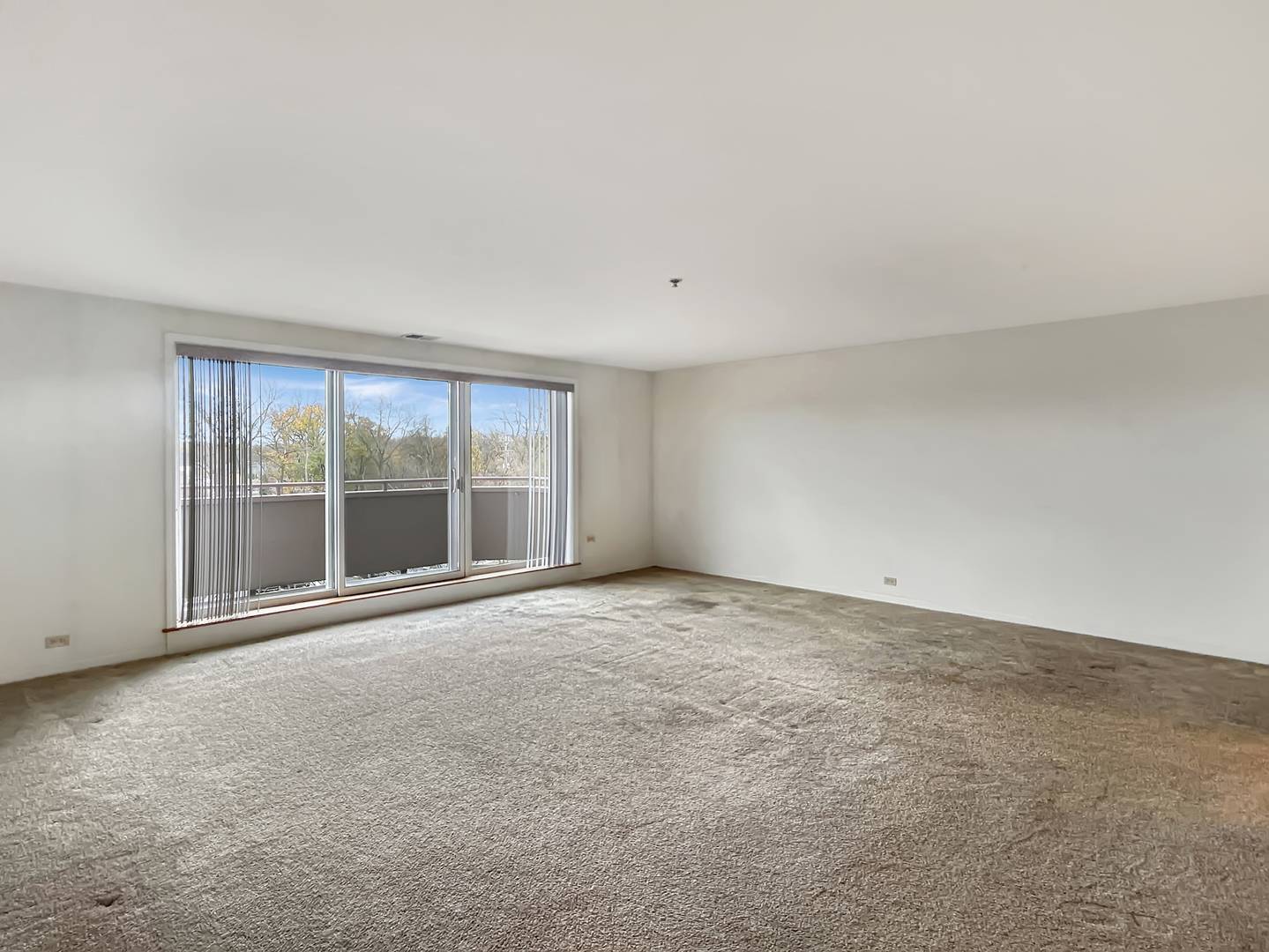 Morton Grove, IL 60053,6401 Lincoln AVE #508