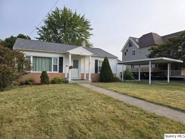 241 Cherry ST, Carthage, IL 62321