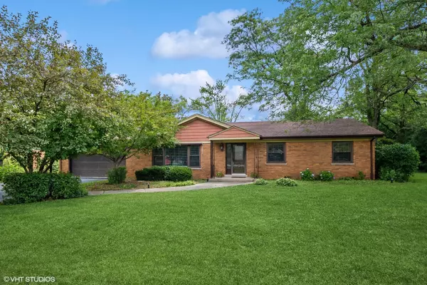 6221 Linden LN, La Grange Highlands, IL 60525