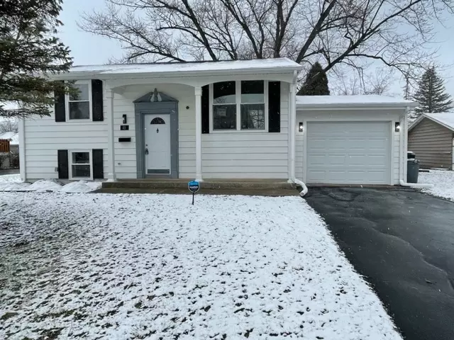 40 N Sycamore LN, Glenwood, IL 60425