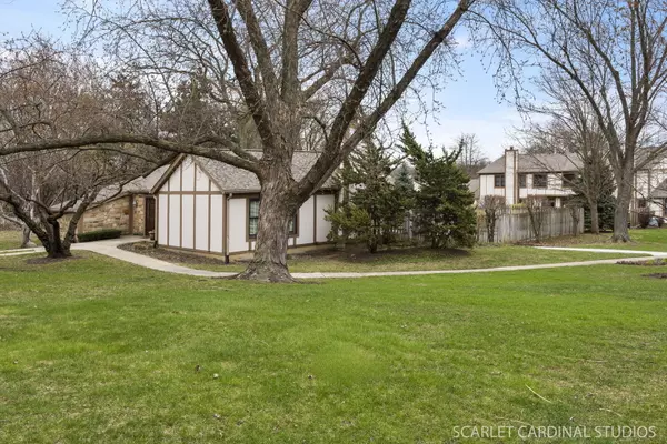 Wheaton, IL 60187,1034 Oakview DR