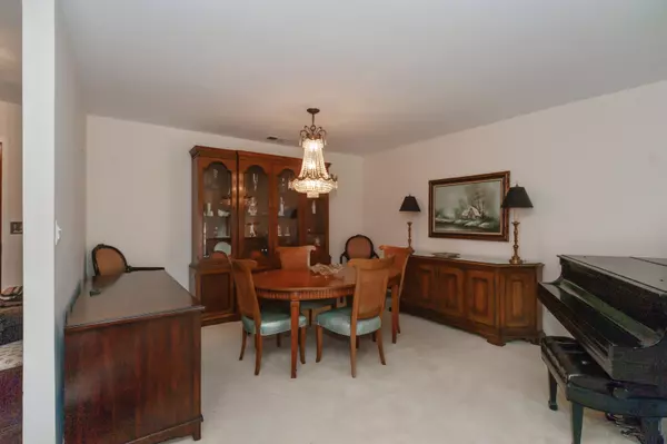 Lake Forest, IL 60045,1260 N Western AVE #210
