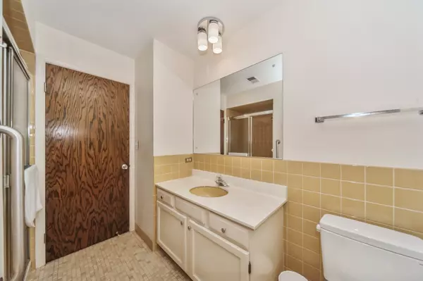 Lake Forest, IL 60045,1260 N Western AVE #210