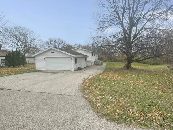 Woodstock, IL 60098,1831 N Seminary AVE