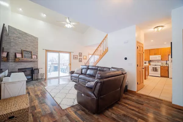 Downs, IL 61736,101 Labrador LN