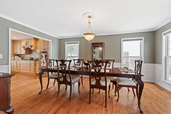 Bartlett, IL 60103,1528 Derby LN