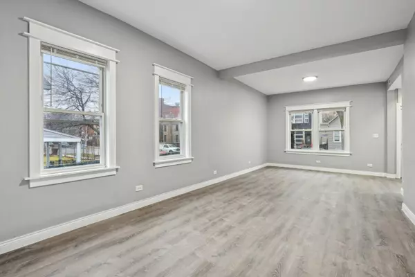 Chicago, IL 60647,1913 N Francisco AVE