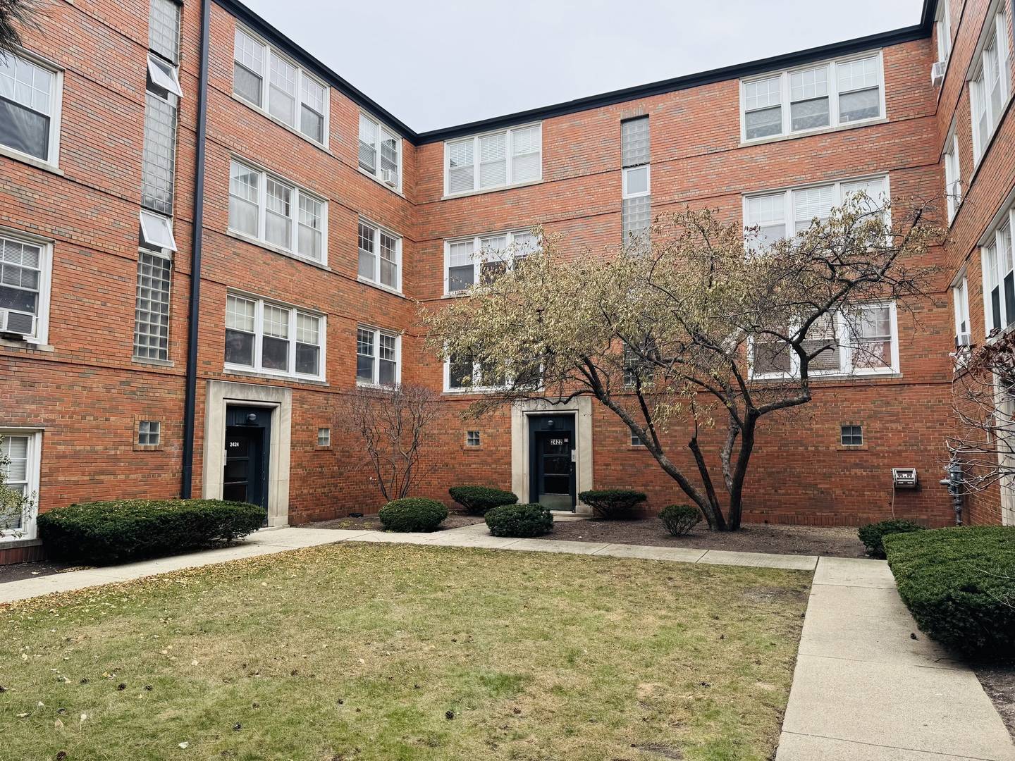 2424 W Farragut AVE #2B, Chicago, IL 60625