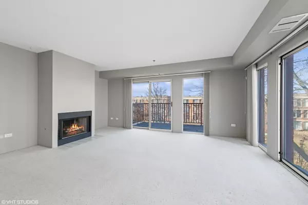 Deerfield, IL 60015,382 Kelburn RD #322