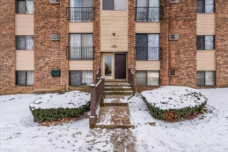 196 Dunteman DR #302, Glendale Heights, IL 60139