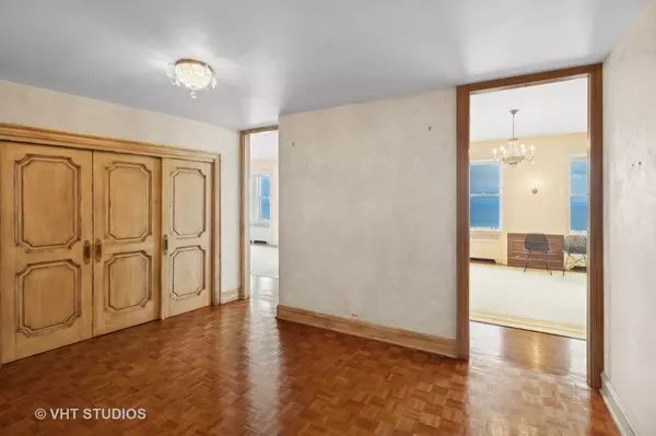 Chicago, IL 60610,1242 N LAKE SHORE DR #22