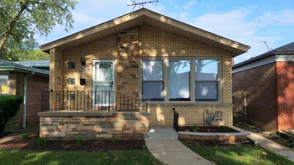 8805 S Cornell AVE, Chicago, IL 60617