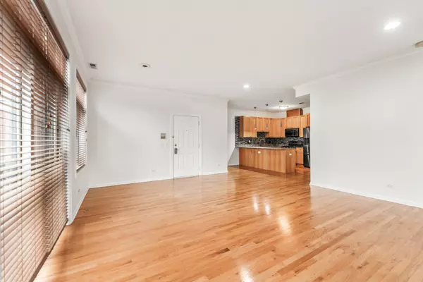 Chicago, IL 60653,633 E Bowen AVE #3W