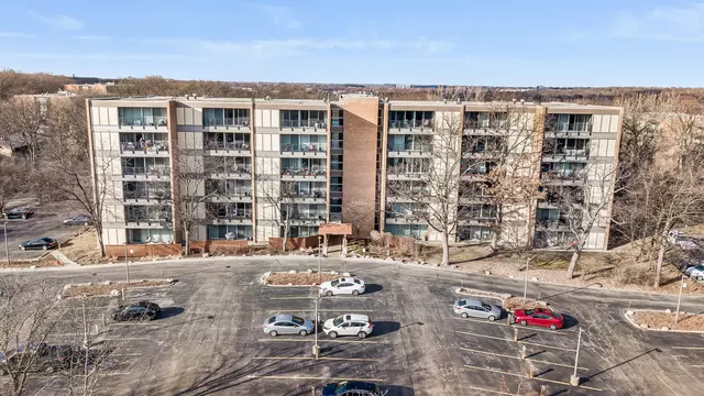 5950 OAKWOOD DR #1E, Lisle, IL 60532